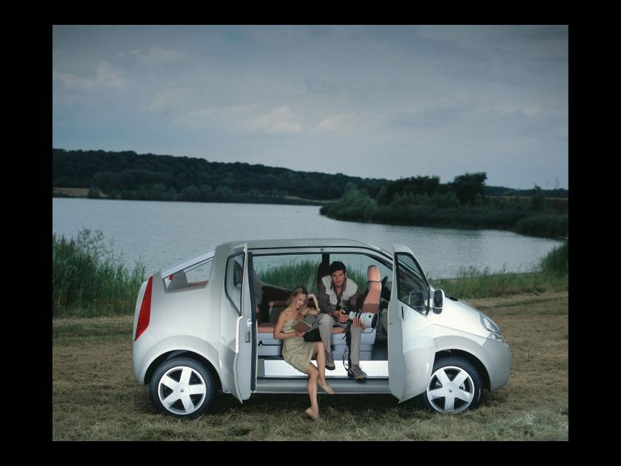  Renault Trafic Deck Up Concept 2004 года  (фото 17 из 56)